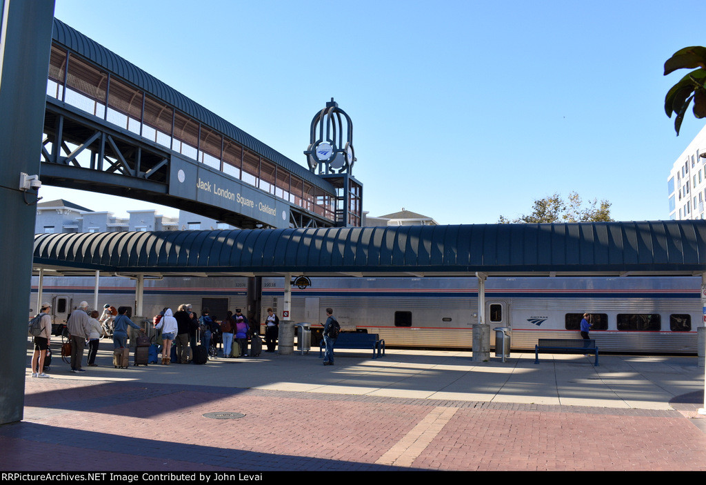 Passengers lining up to board Amtrak Coast Starlight Train # 11 